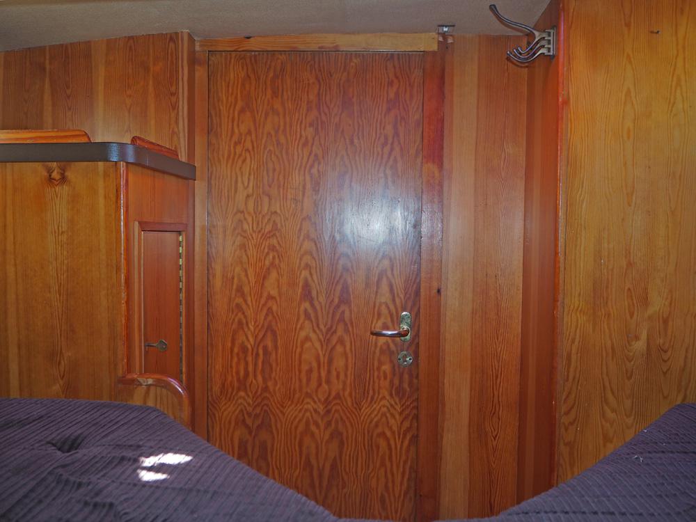 Cabin en avant, H&eacute;bergements